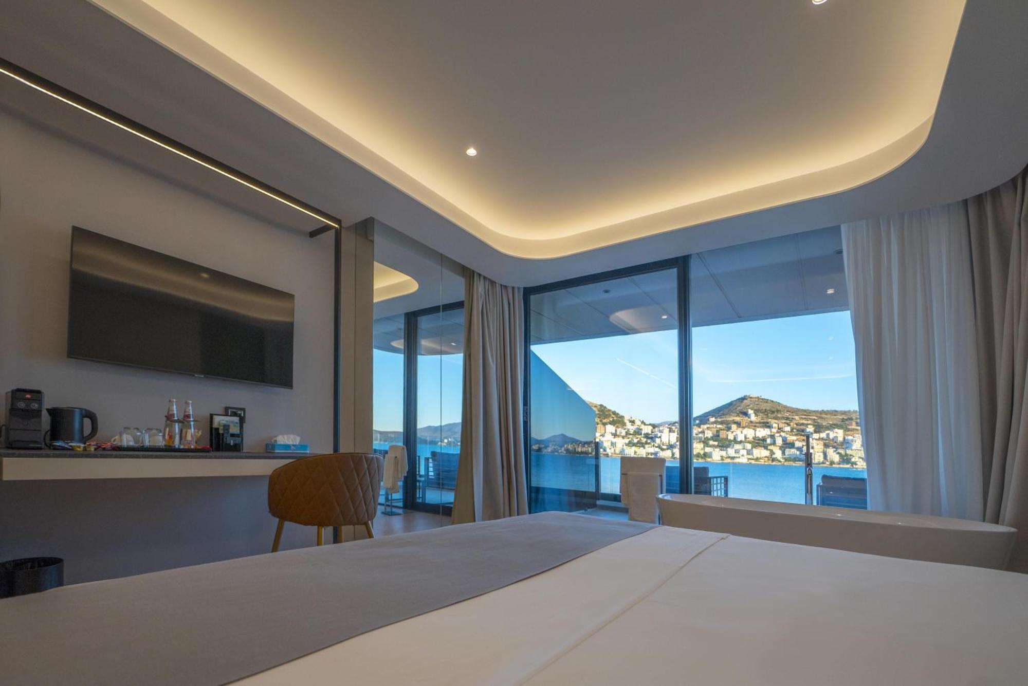 Yacht Premium Hotel Sarande Exterior photo