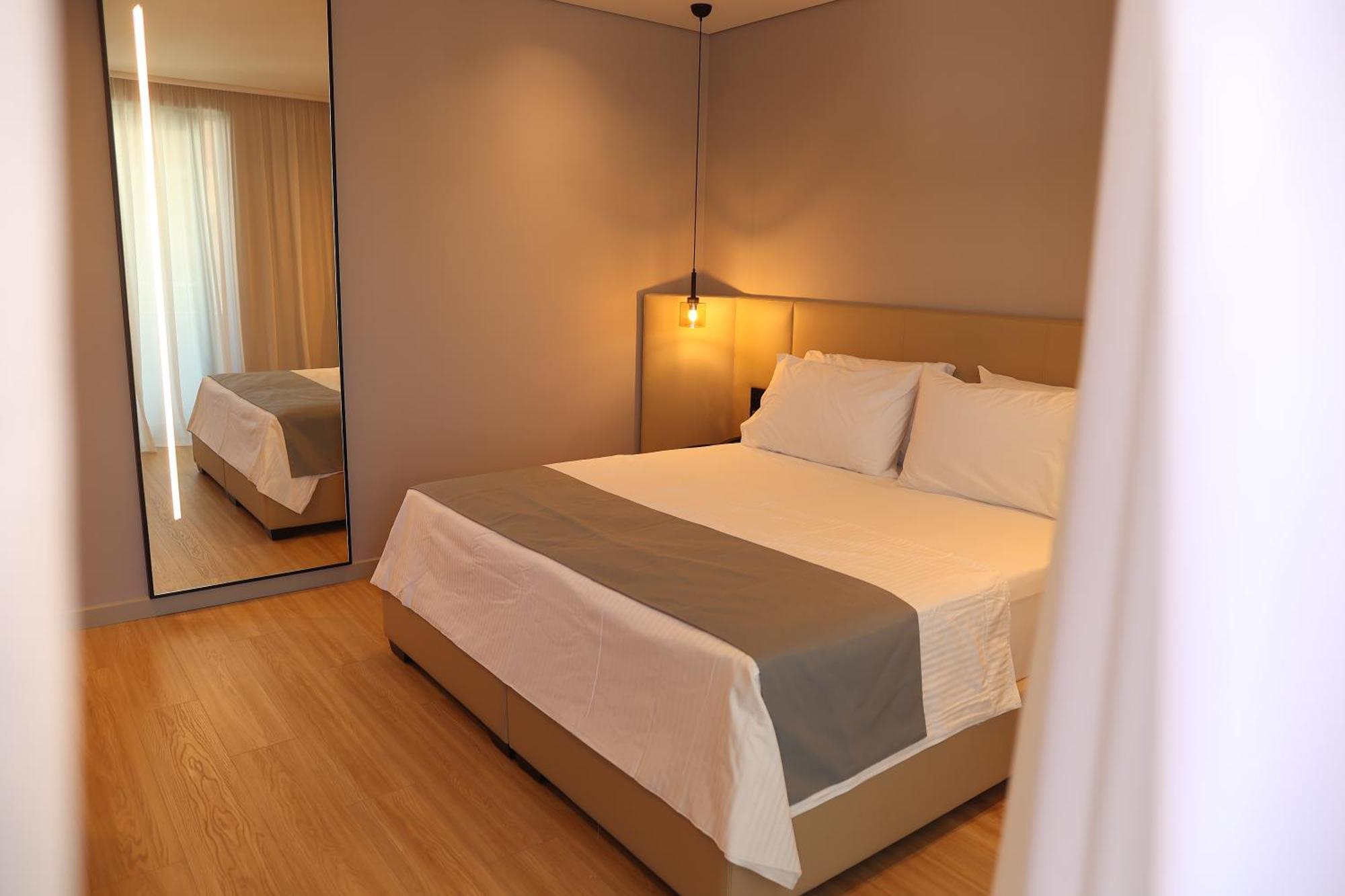 Yacht Premium Hotel Sarande Exterior photo