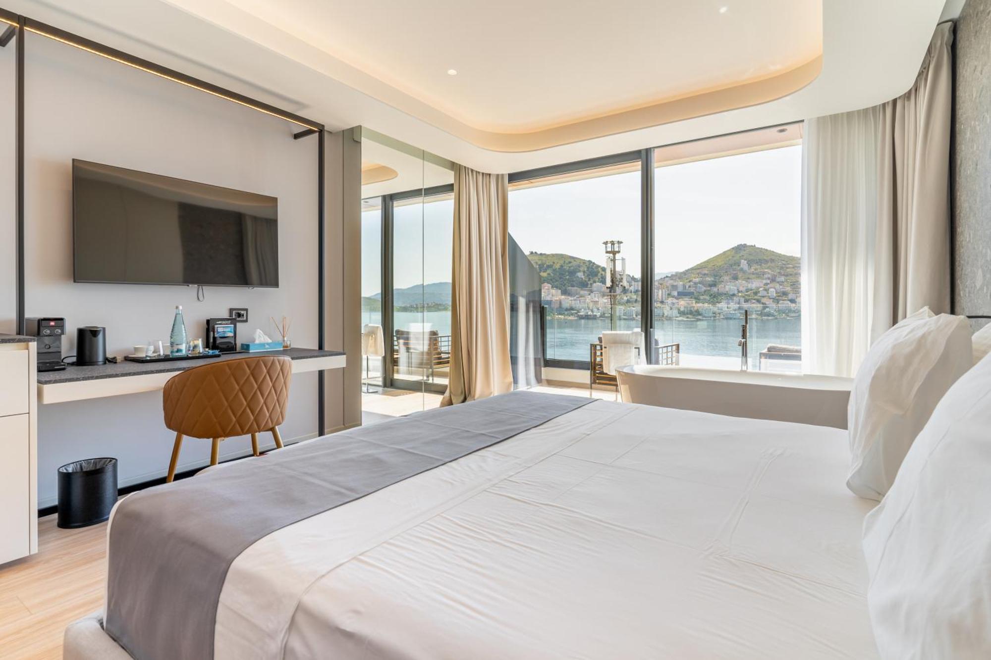 Yacht Premium Hotel Sarande Exterior photo