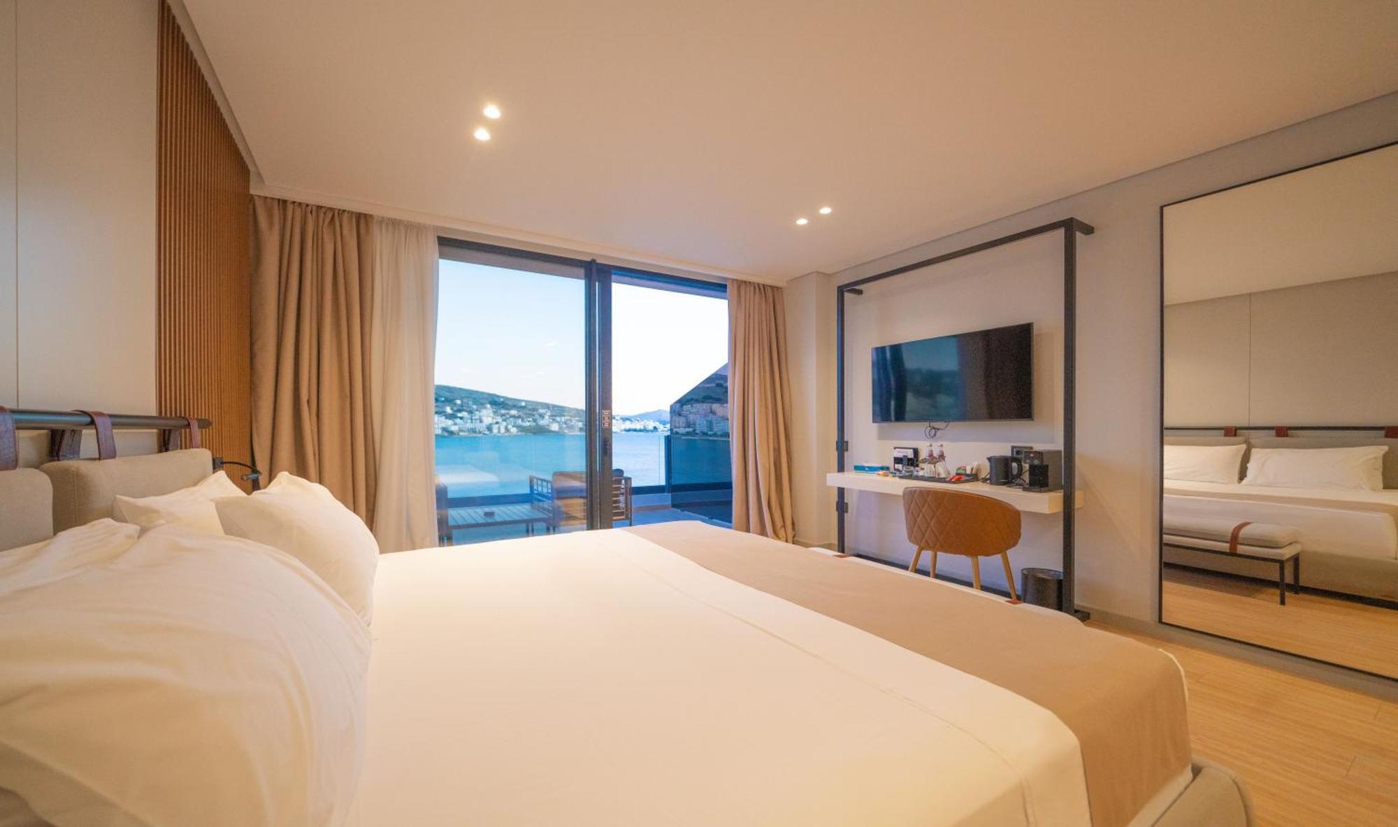 Yacht Premium Hotel Sarande Exterior photo