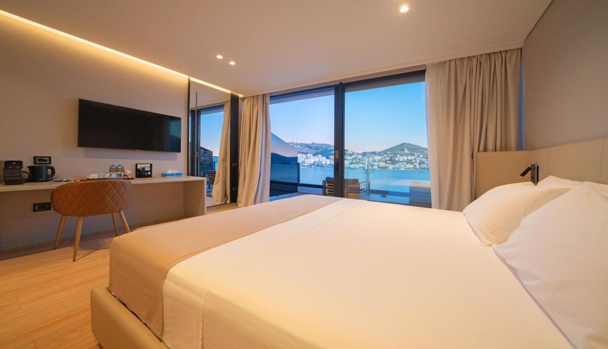 Yacht Premium Hotel Sarande Exterior photo