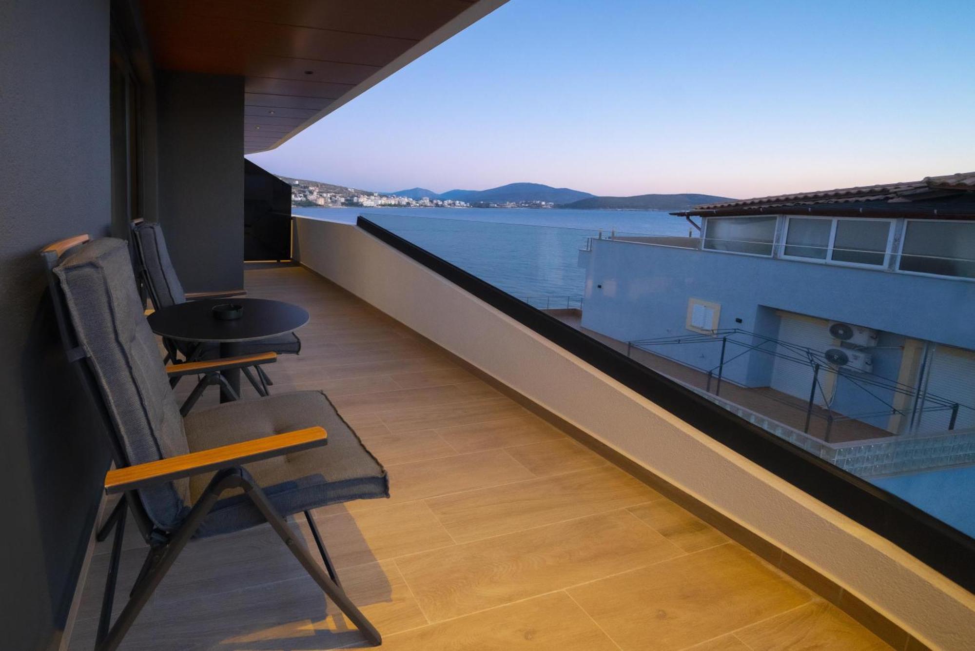 Yacht Premium Hotel Sarande Exterior photo